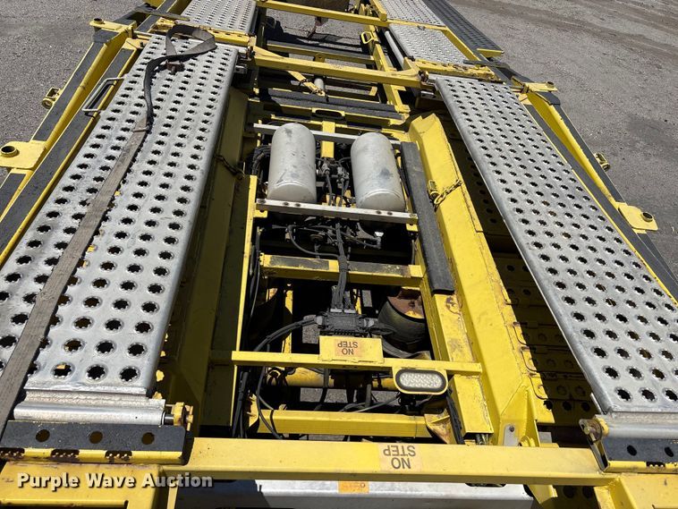 image for item YA1539 2015 Peterbilt 389 Auto carrier transport truck