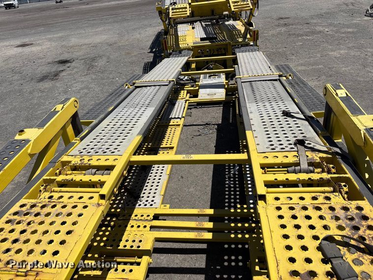 image for item YA1539 2015 Peterbilt 389 Auto carrier transport truck