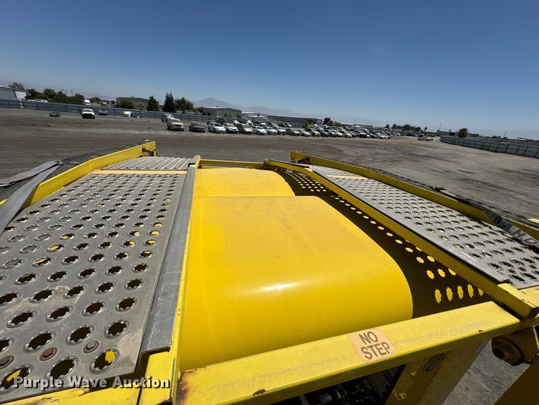image for item YA1539 2015 Peterbilt 389 Auto carrier transport truck