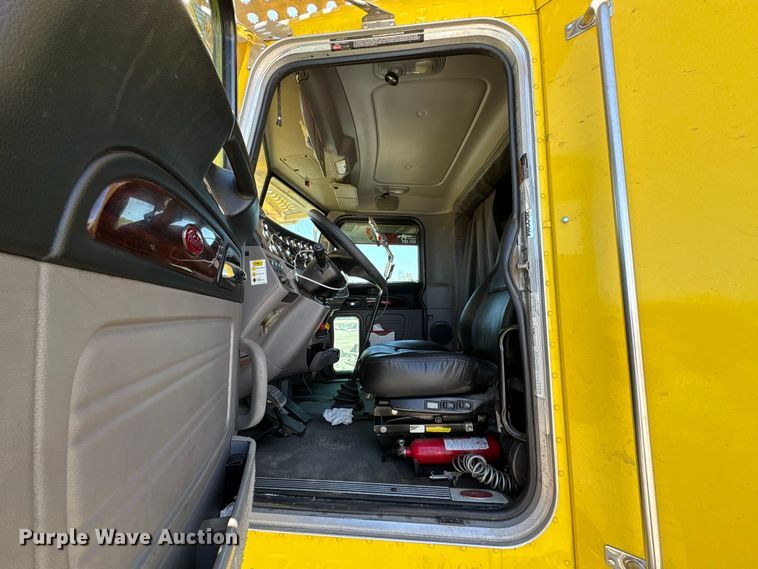 image for item YA1539 2015 Peterbilt 389 Auto carrier transport truck