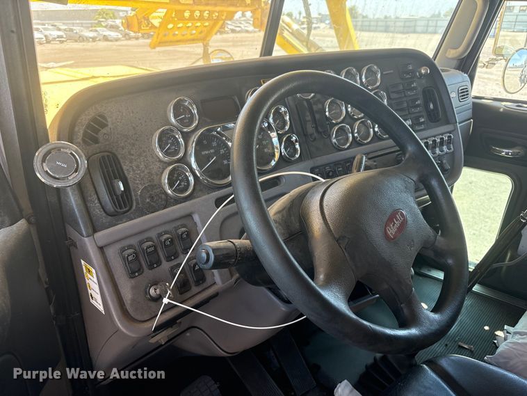 image for item YA1539 2015 Peterbilt 389 Auto carrier transport truck