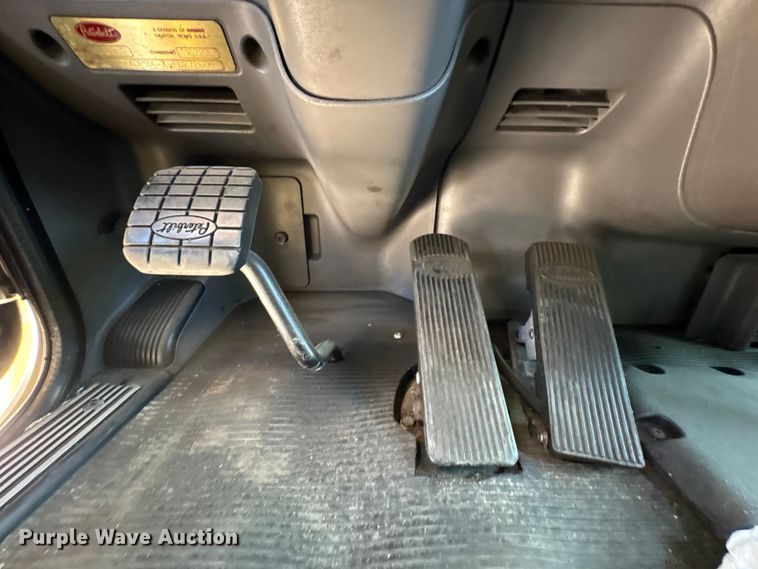 image for item YA1539 2015 Peterbilt 389 Auto carrier transport truck