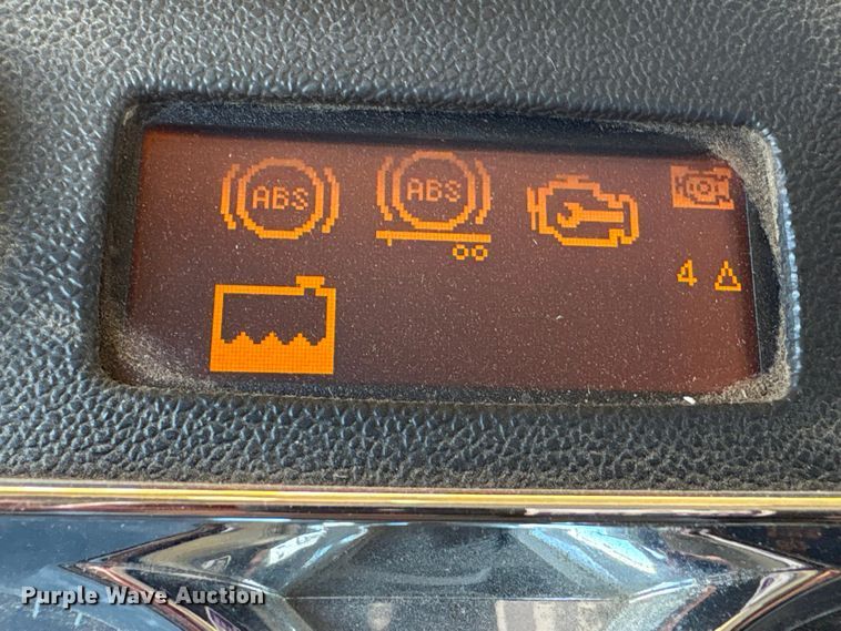 image for item YA1539 2015 Peterbilt 389 Auto carrier transport truck