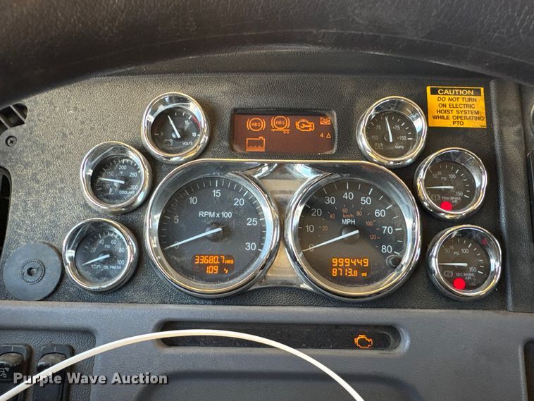 image for item YA1539 2015 Peterbilt 389 Auto carrier transport truck