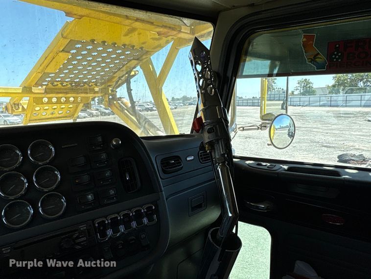 image for item YA1539 2015 Peterbilt 389 Auto carrier transport truck
