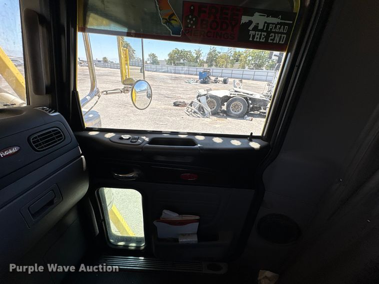 image for item YA1539 2015 Peterbilt 389 Auto carrier transport truck