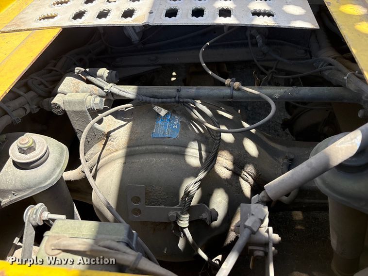 image for item YA1539 2015 Peterbilt 389 Auto carrier transport truck