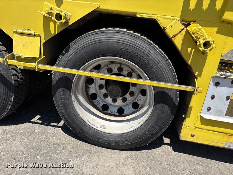 image for item YA1539 2015 Peterbilt 389 Auto carrier transport truck