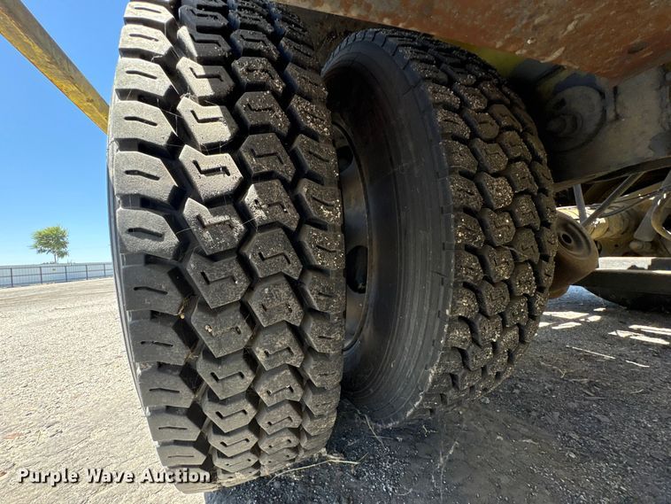 image for item YA1539 2015 Peterbilt 389 Auto carrier transport truck