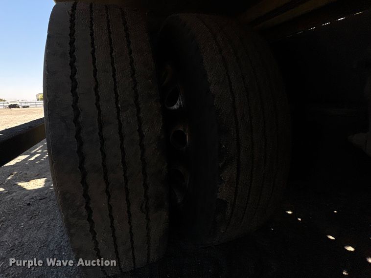 image for item YA1539 2015 Peterbilt 389 Auto carrier transport truck