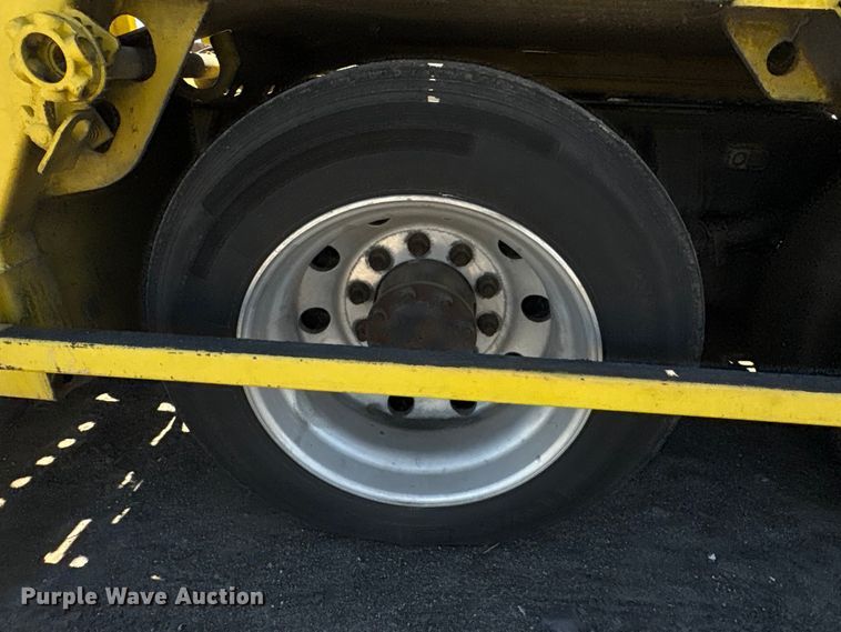 image for item YA1539 2015 Peterbilt 389 Auto carrier transport truck