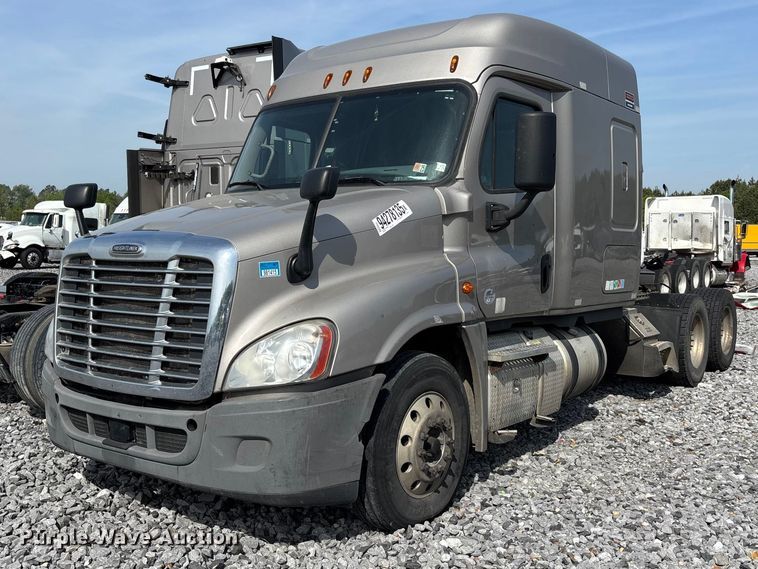 2016 Freightliner Cascadia semi truck
