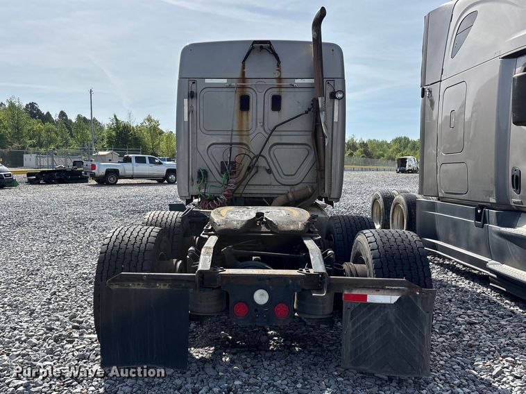 image for item YA1657 2016 Freightliner Cascadia semi truck