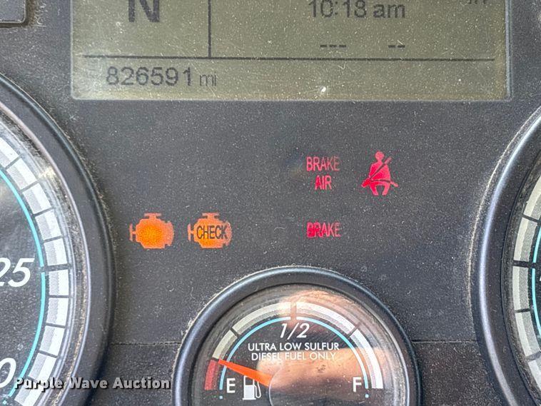 image for item YA1657 2016 Freightliner Cascadia semi truck