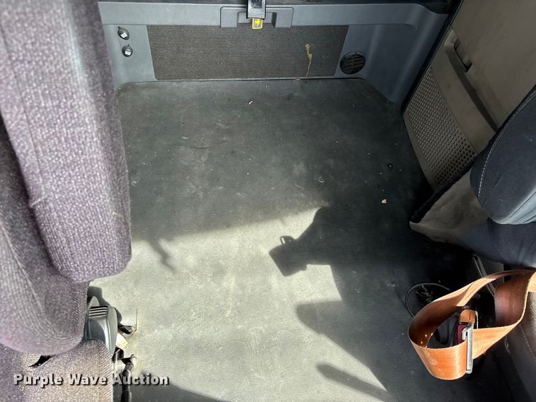 image for item YA1657 2016 Freightliner Cascadia semi truck
