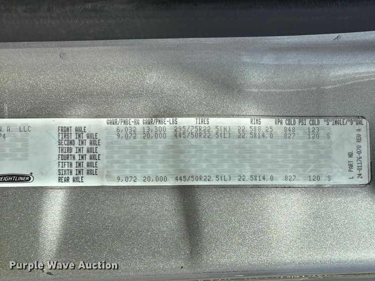 image for item YA1657 2016 Freightliner Cascadia semi truck