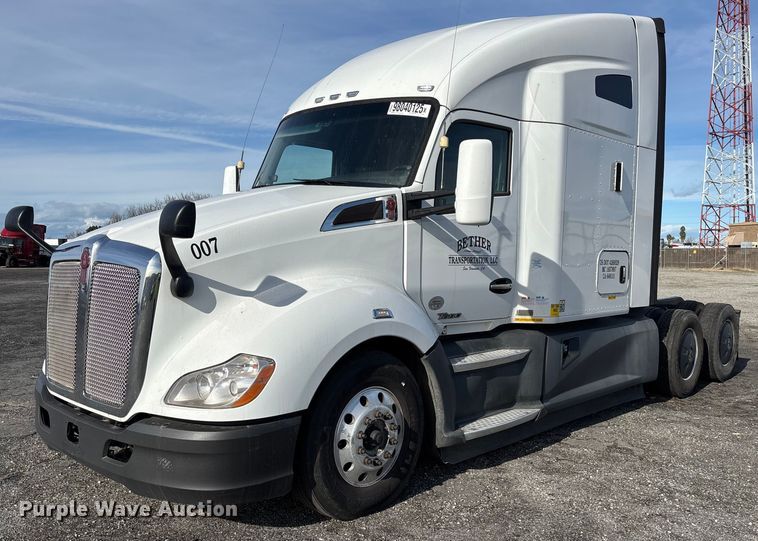 2020 Kenworth T680 semi truck