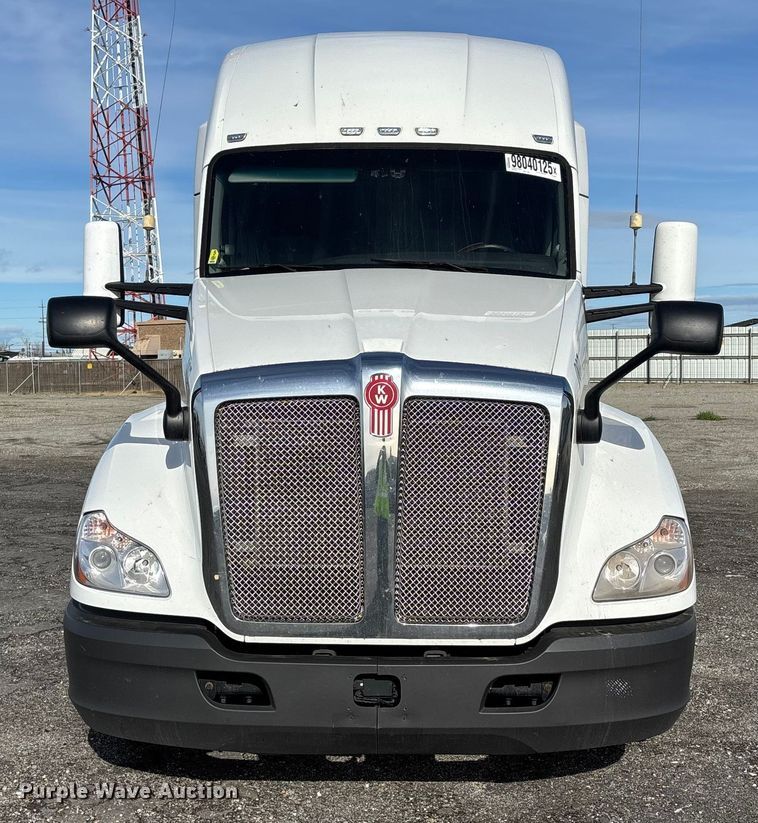 image for item YA1845 2020 Kenworth T680 semi truck