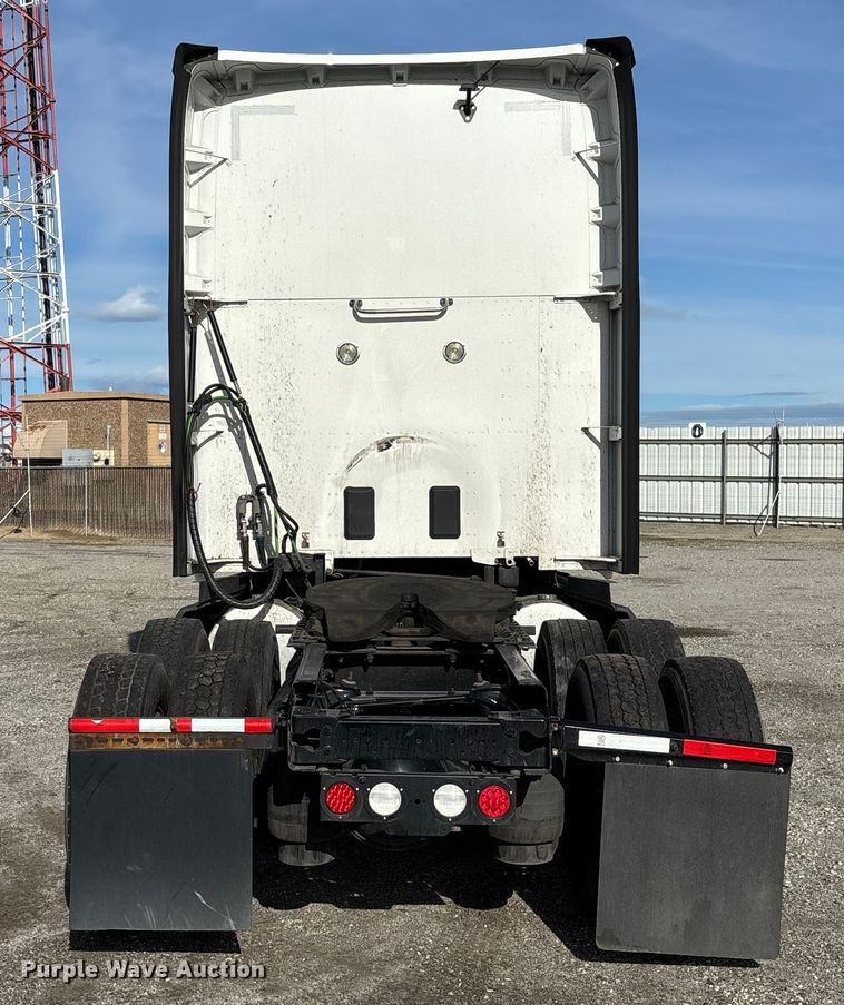 image for item YA1845 2020 Kenworth T680 semi truck