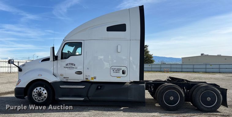 image for item YA1845 2020 Kenworth T680 semi truck