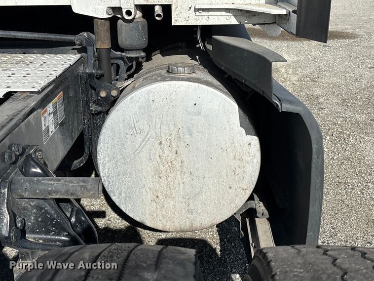 image for item YA1845 2020 Kenworth T680 semi truck