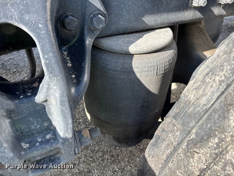 image for item YA1845 2020 Kenworth T680 semi truck