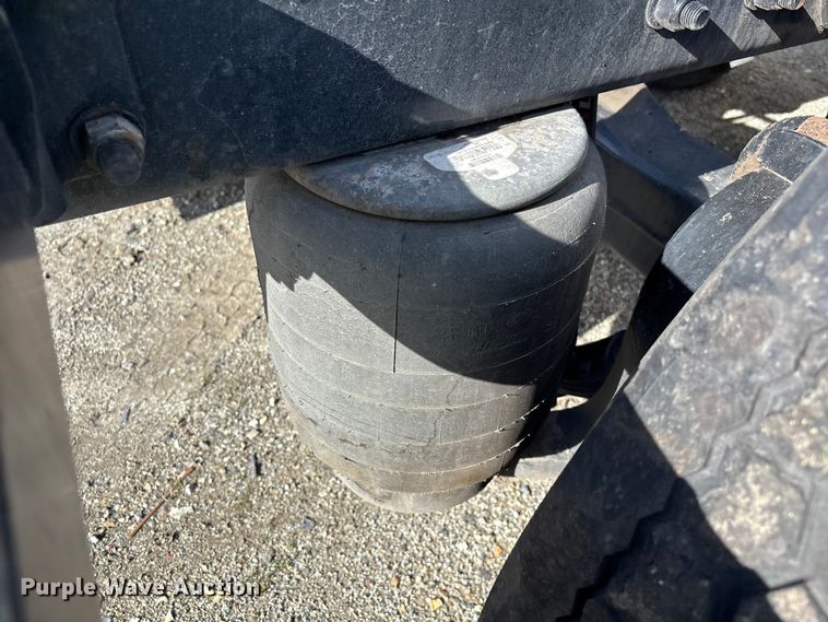 image for item YA1845 2020 Kenworth T680 semi truck
