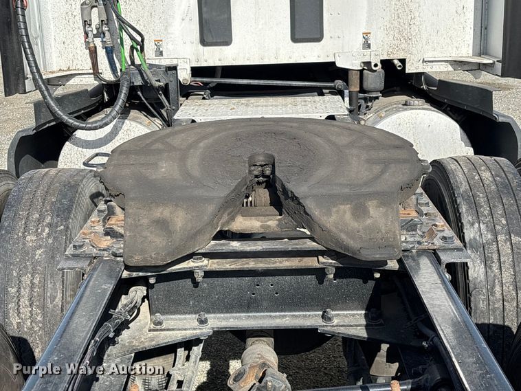 image for item YA1845 2020 Kenworth T680 semi truck
