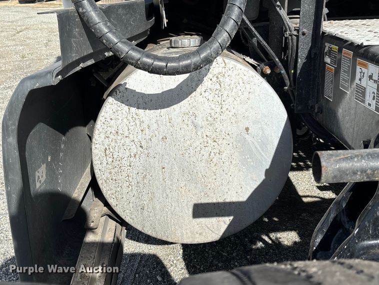image for item YA1845 2020 Kenworth T680 semi truck