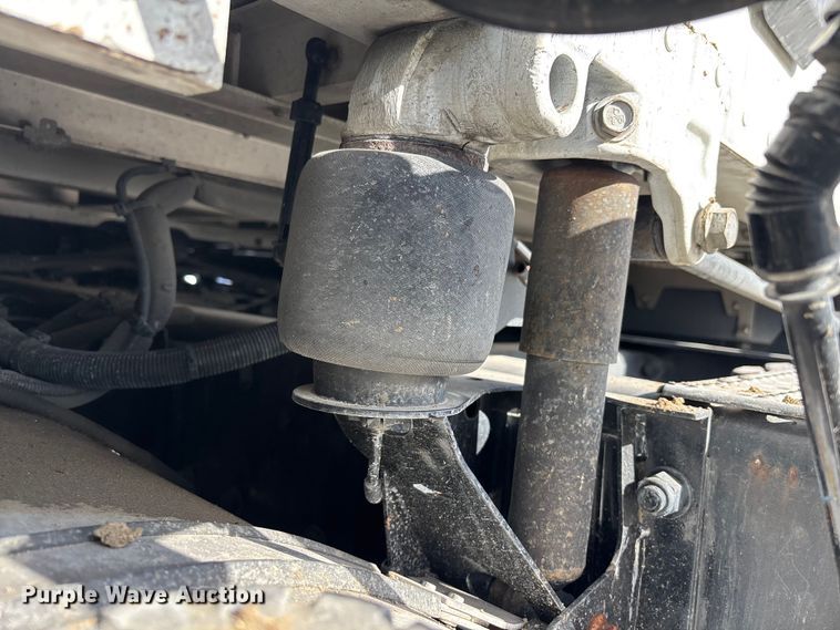 image for item YA1845 2020 Kenworth T680 semi truck