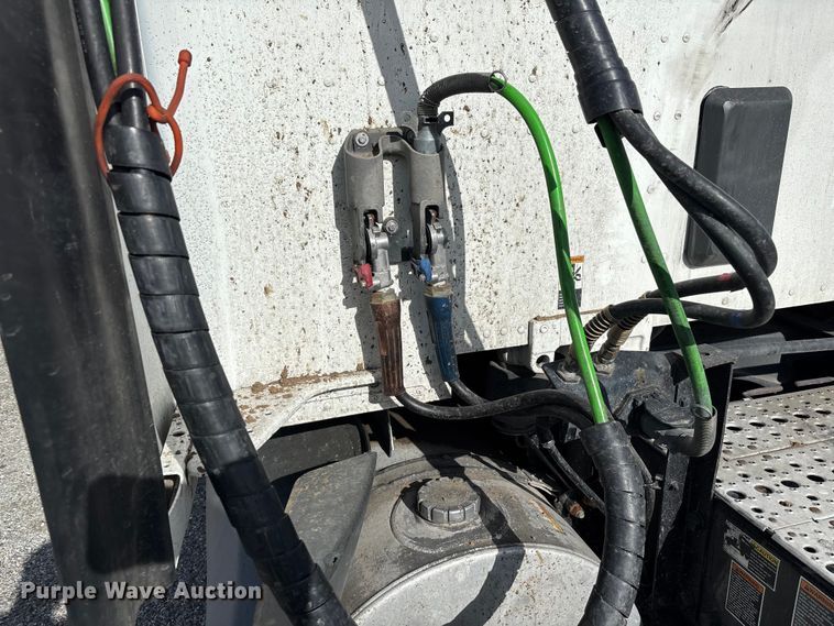 image for item YA1845 2020 Kenworth T680 semi truck