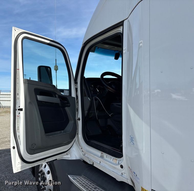 image for item YA1845 2020 Kenworth T680 semi truck