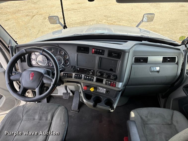 image for item YA1845 2020 Kenworth T680 semi truck
