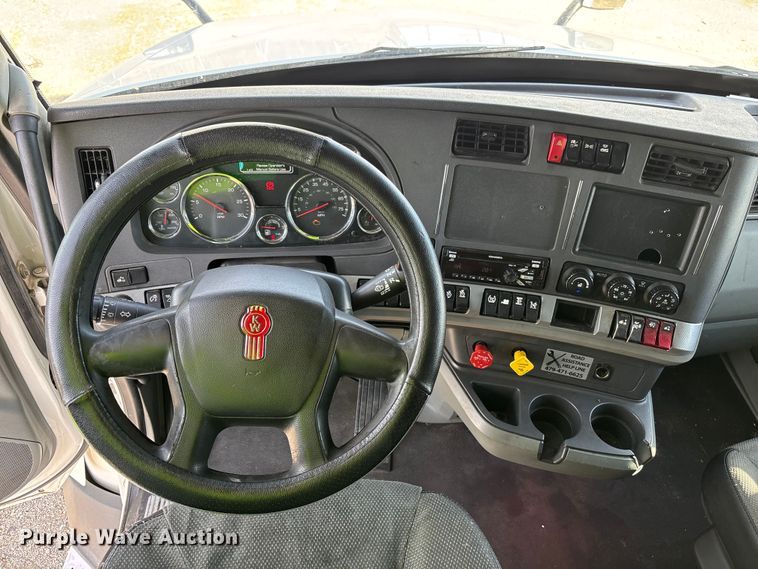 image for item YA1845 2020 Kenworth T680 semi truck
