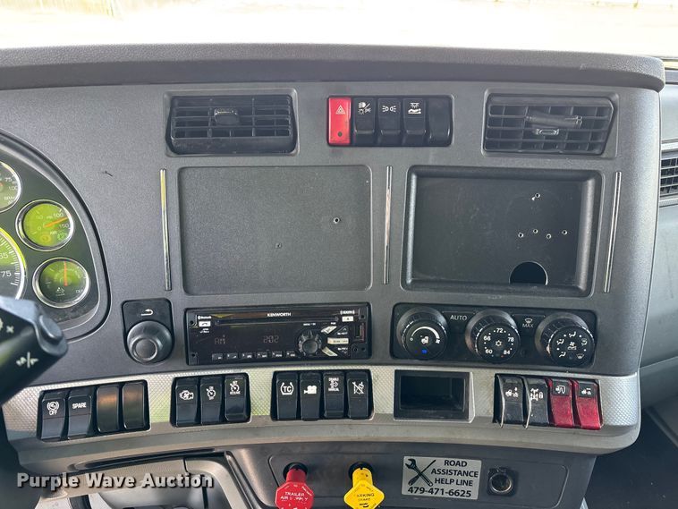 image for item YA1845 2020 Kenworth T680 semi truck