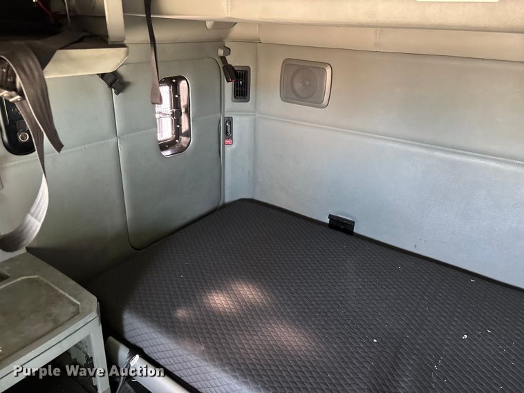 image for item YA1845 2020 Kenworth T680 semi truck