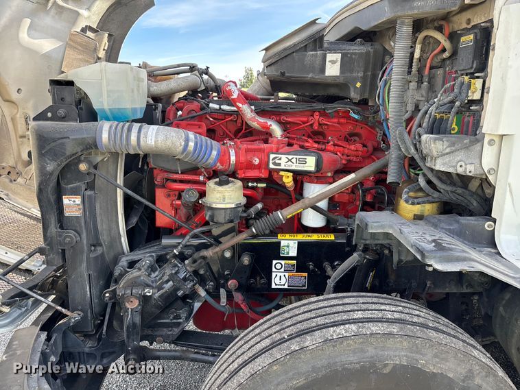 image for item YA1845 2020 Kenworth T680 semi truck