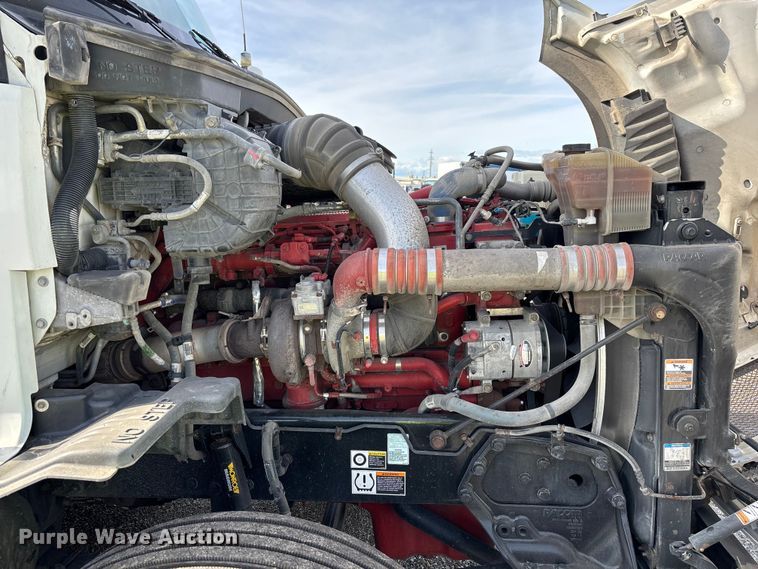 image for item YA1845 2020 Kenworth T680 semi truck