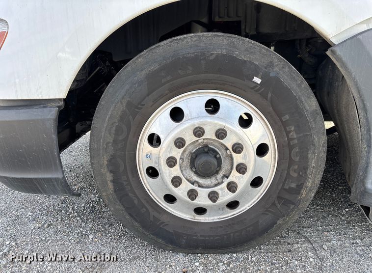 image for item YA1845 2020 Kenworth T680 semi truck