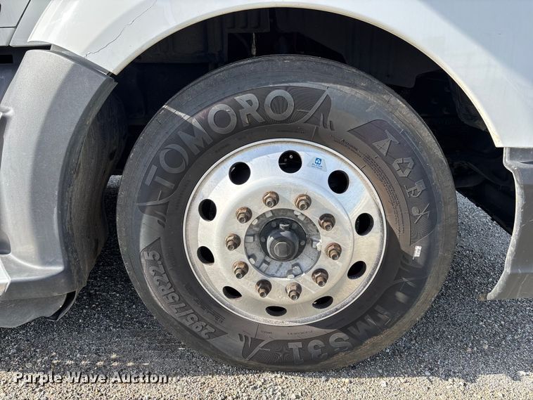 image for item YA1845 2020 Kenworth T680 semi truck