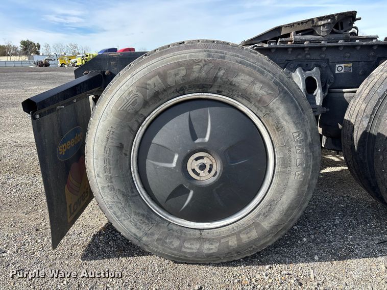 image for item YA1845 2020 Kenworth T680 semi truck