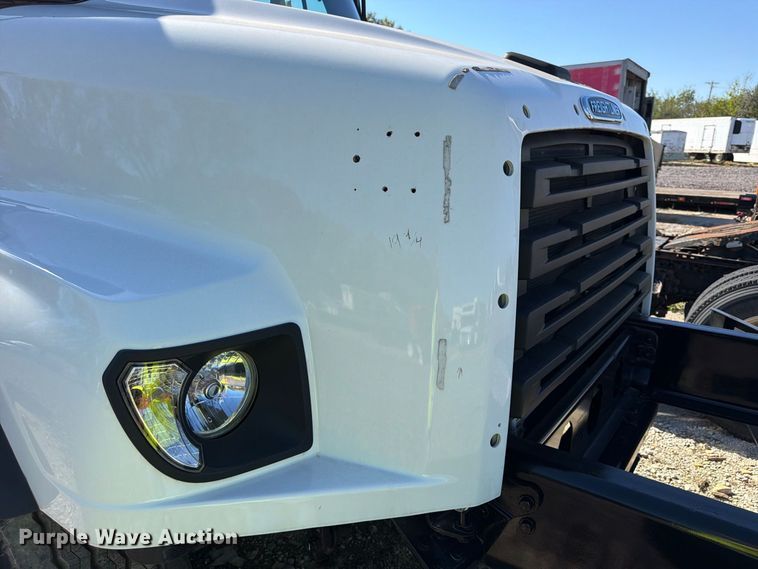 image for item YA2097 2025 Freightliner 114SD Crew Cab truck cab and chassis