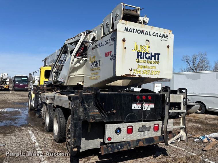 image for item YA2613 2015 Peterbilt 367 crane truck