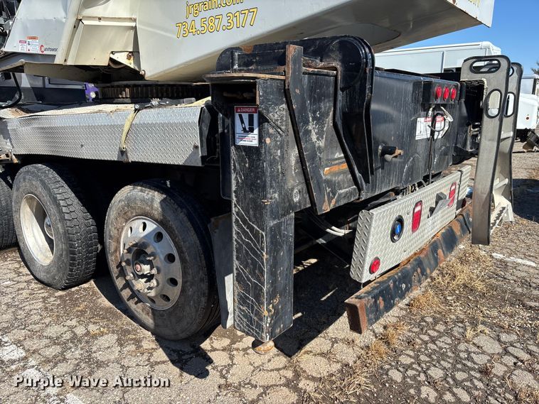 image for item YA2613 2015 Peterbilt 367 crane truck