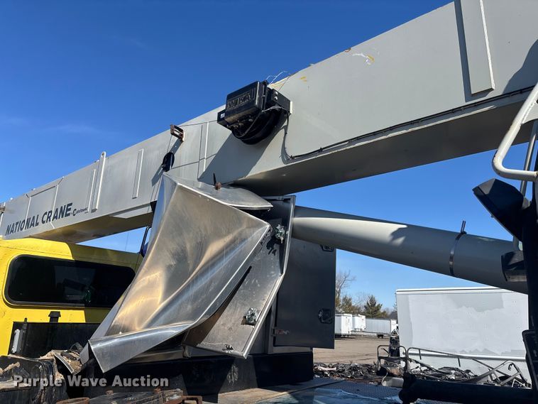 image for item YA2613 2015 Peterbilt 367 crane truck