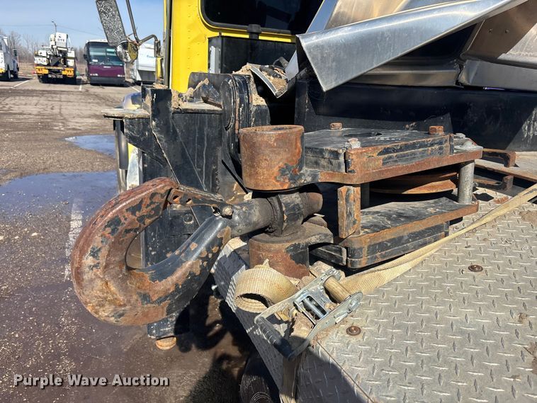 image for item YA2613 2015 Peterbilt 367 crane truck