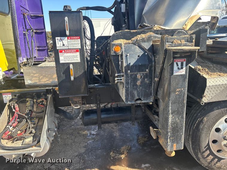 image for item YA2613 2015 Peterbilt 367 crane truck