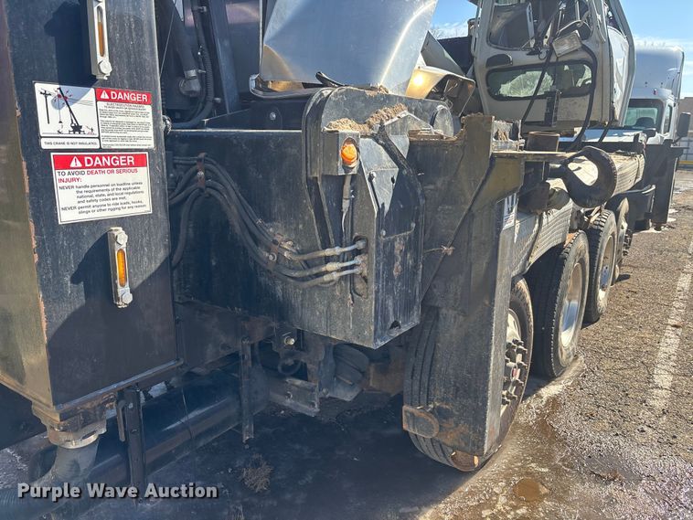 image for item YA2613 2015 Peterbilt 367 crane truck