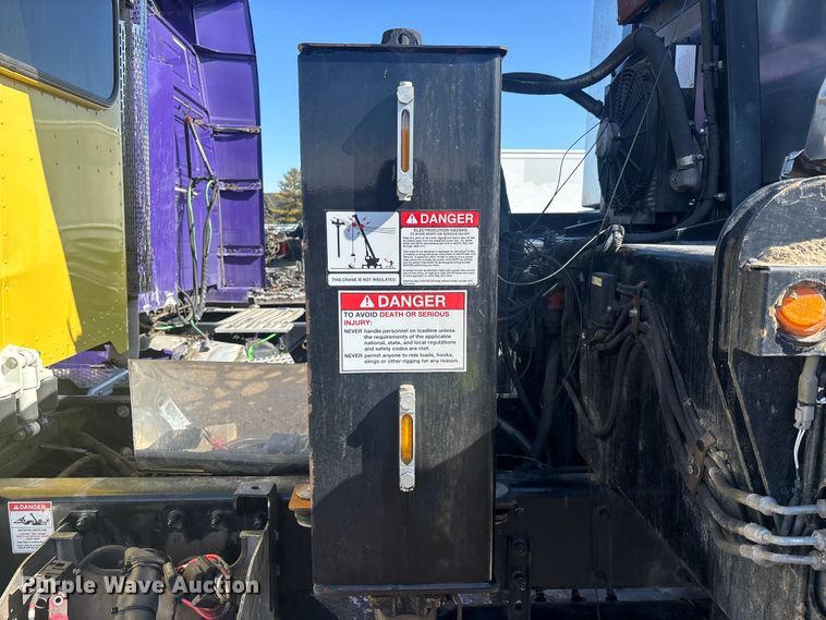 image for item YA2613 2015 Peterbilt 367 crane truck