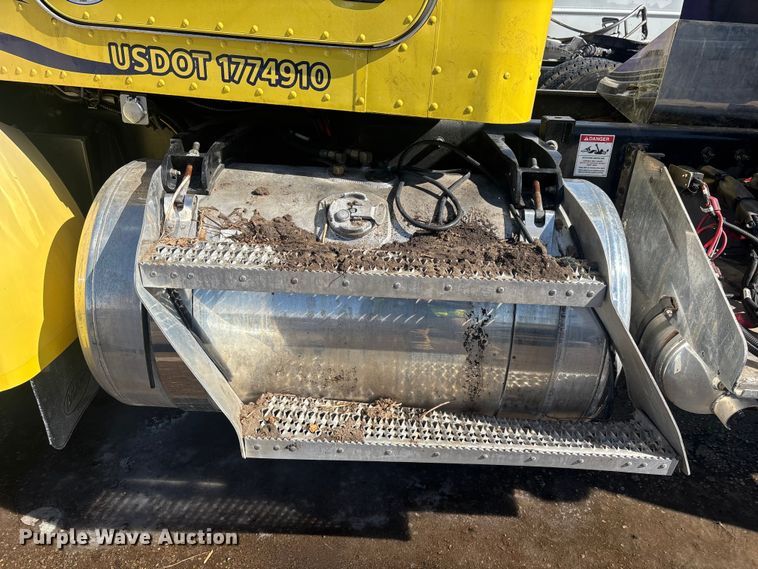 image for item YA2613 2015 Peterbilt 367 crane truck